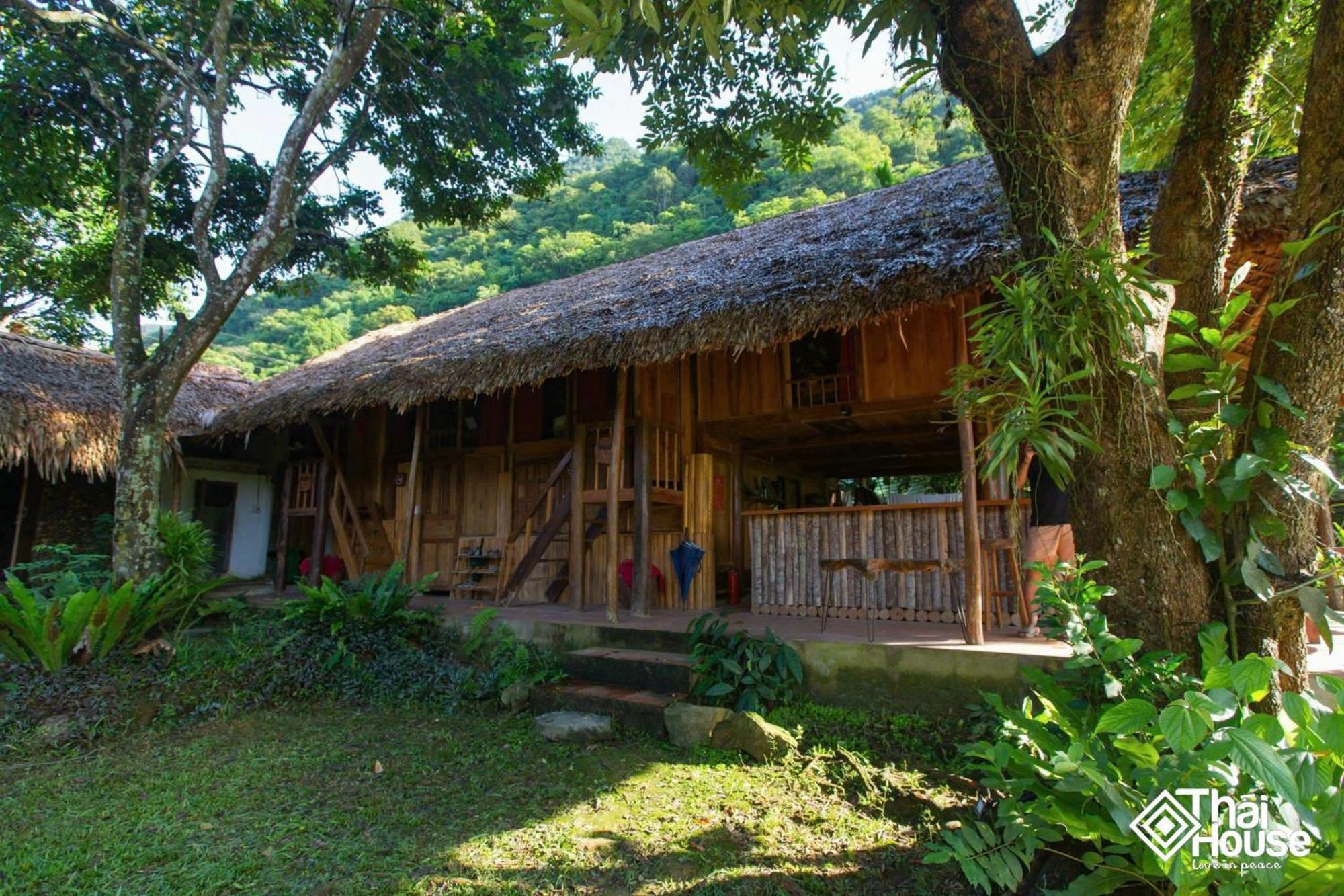 Thai House Pu Luong - Century Old Stilt House With Terrace Views Huong Ba Thuoc Exterior photo