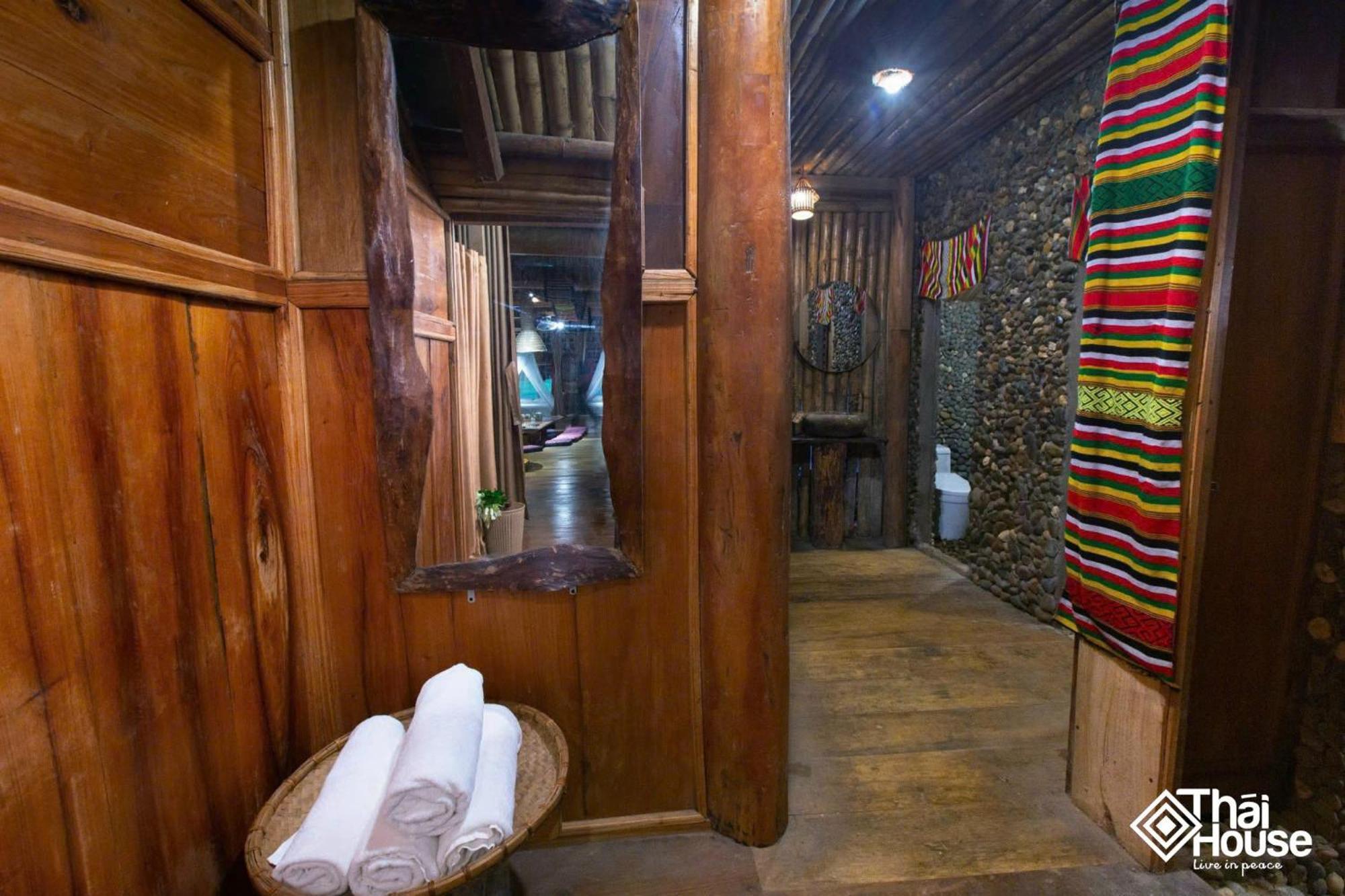 Thai House Pu Luong - Century Old Stilt House With Terrace Views Huong Ba Thuoc Exterior photo