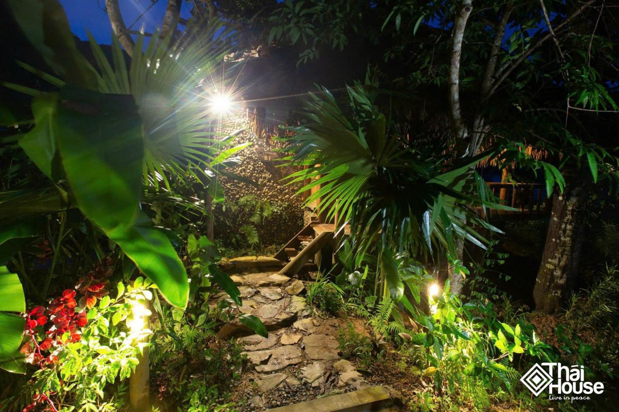 Thai House Pu Luong - Century Old Stilt House With Terrace Views Huong Ba Thuoc Exterior photo