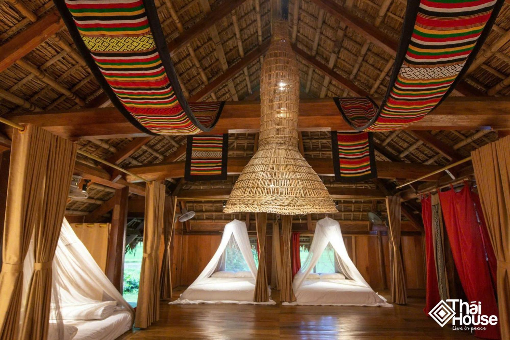 Thai House Pu Luong - Century Old Stilt House With Terrace Views Huong Ba Thuoc Exterior photo