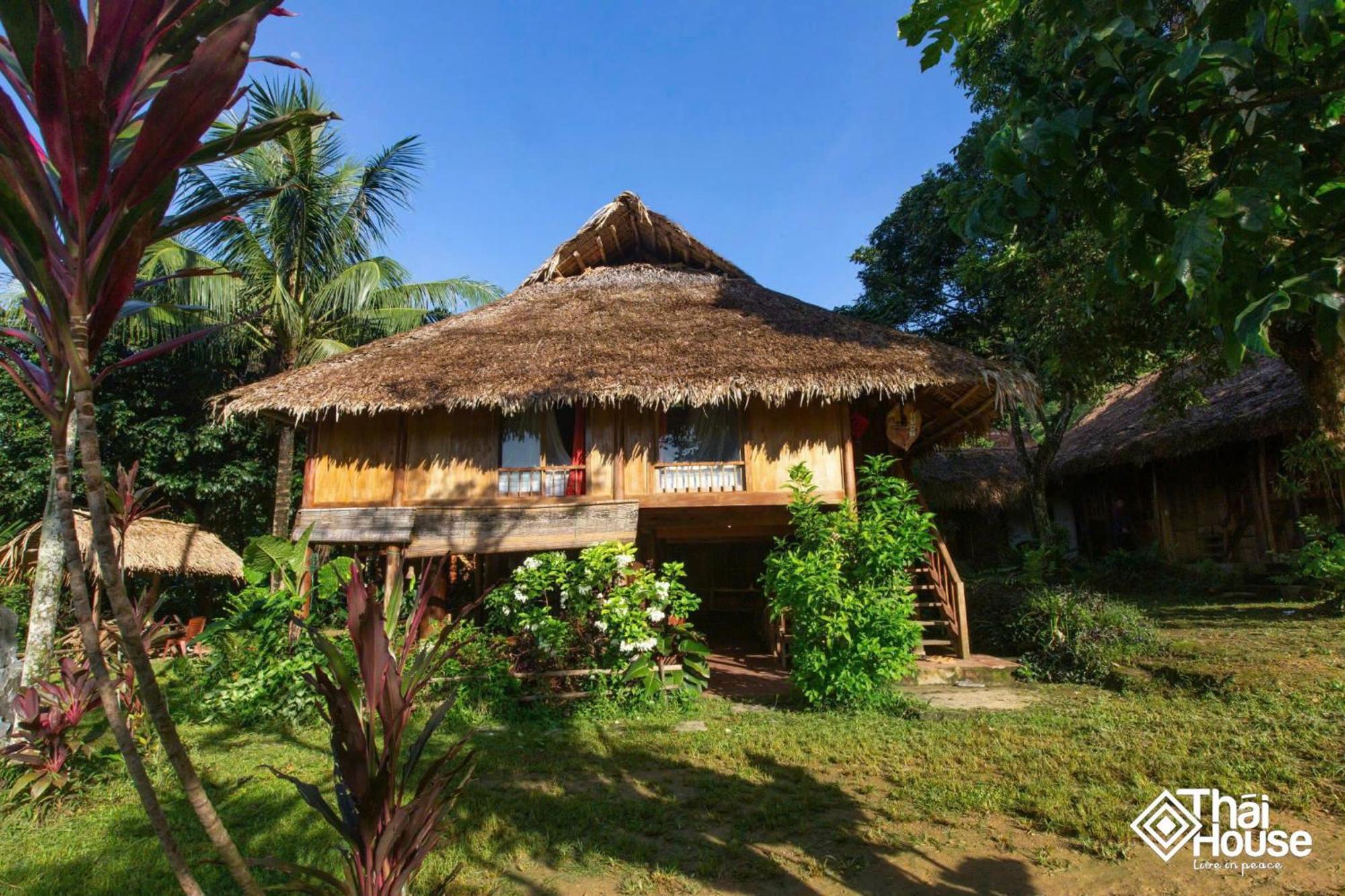 Thai House Pu Luong - Century Old Stilt House With Terrace Views Huong Ba Thuoc Exterior photo